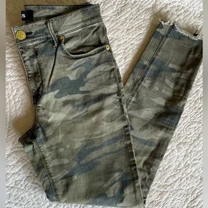 Express CAMO Mid-Rise Stretch Ankle Pant (Size: 6R)